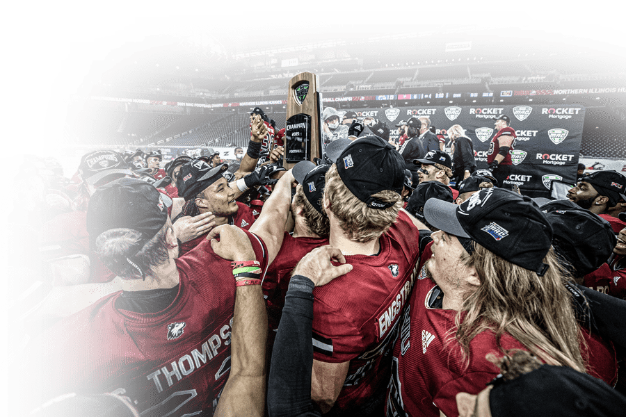 Football players lifting a trophy